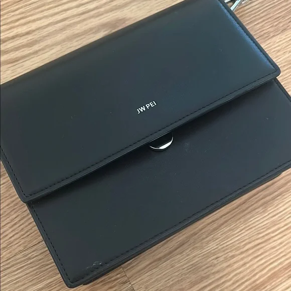 Elegant Black Crossbody Bag - Picture 2 of 4